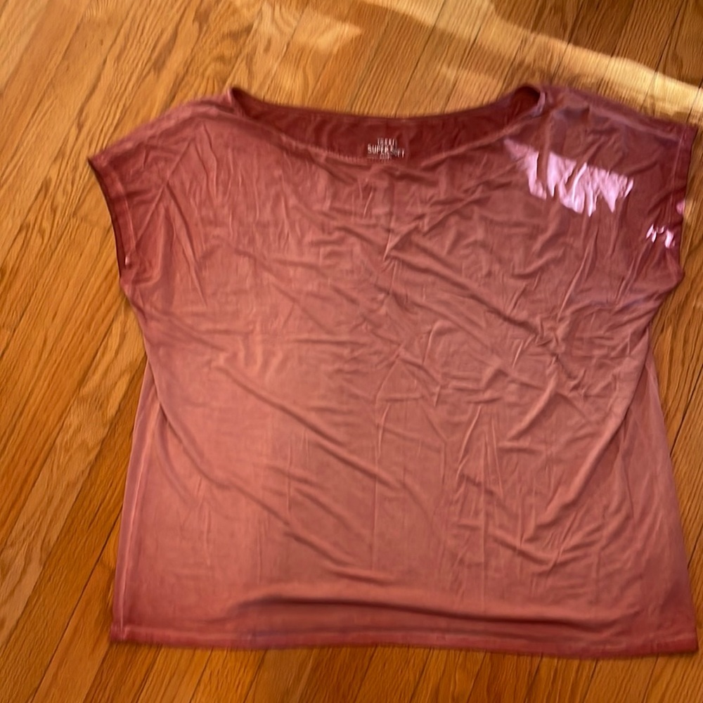 Torrid size 3. Cool Rust color 26” pit to pit x 27”L
